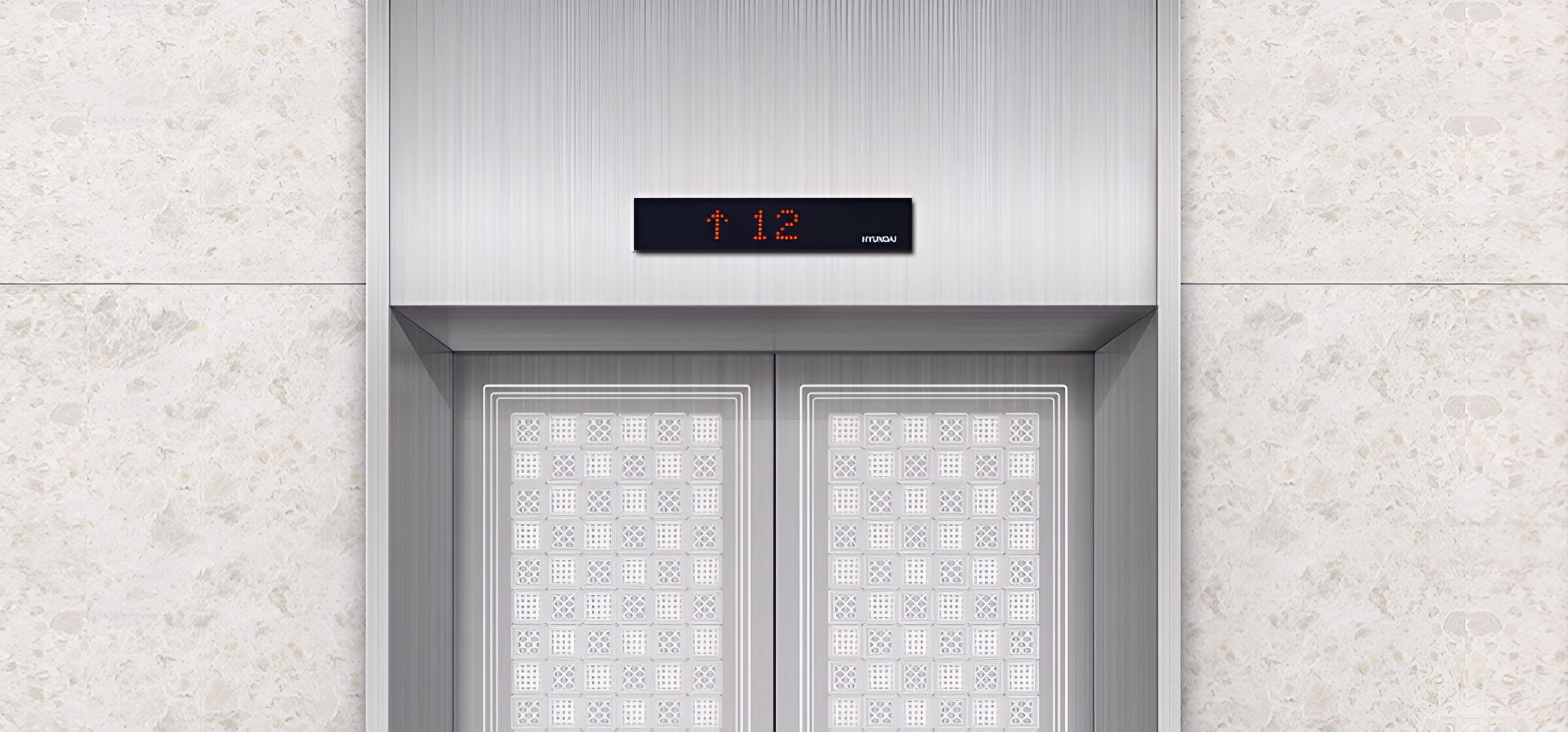 Фасад ліфта з закритими дверима кольору рожевого золота з перфорованим візерунком, над дверима розташований цифровий дисплей, що показує цифру 12, на світлій стіні.